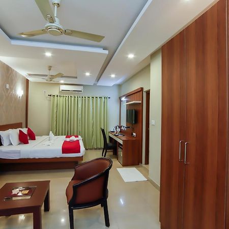 Sreepathi Indraprastha Hotel y Apartamentos con servicio Guruvāyūr Exterior foto