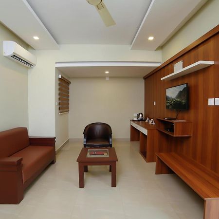 Sreepathi Indraprastha Hotel y Apartamentos con servicio Guruvāyūr Exterior foto