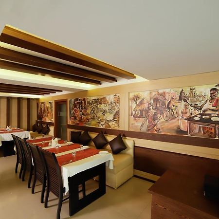 Sreepathi Indraprastha Hotel y Apartamentos con servicio Guruvāyūr Exterior foto