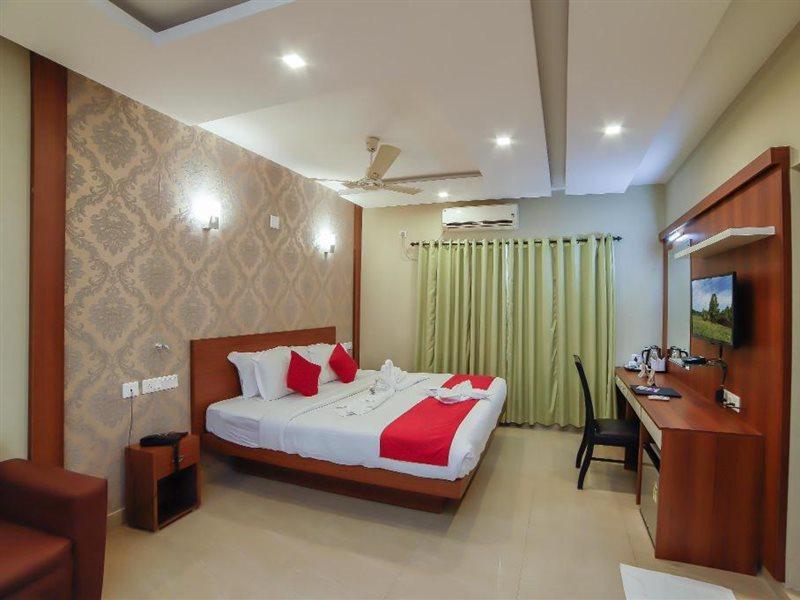 Sreepathi Indraprastha Hotel y Apartamentos con servicio Guruvāyūr Exterior foto