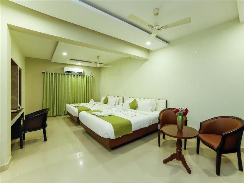 Sreepathi Indraprastha Hotel y Apartamentos con servicio Guruvāyūr Exterior foto