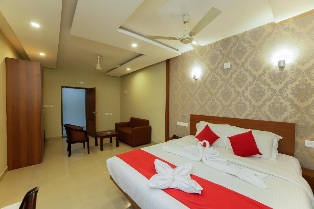 Sreepathi Indraprastha Hotel y Apartamentos con servicio Guruvāyūr Exterior foto