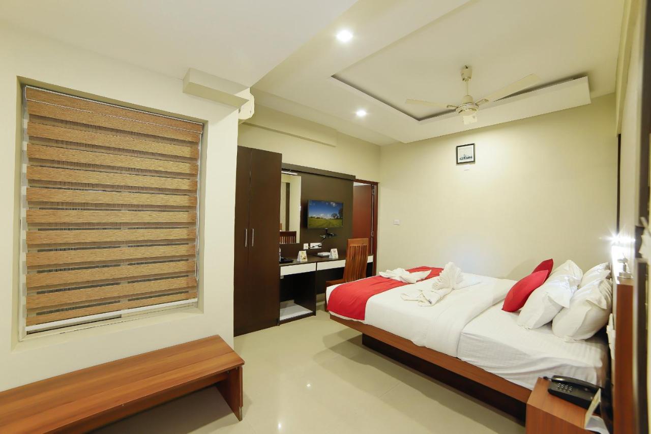 Sreepathi Indraprastha Hotel y Apartamentos con servicio Guruvāyūr Exterior foto