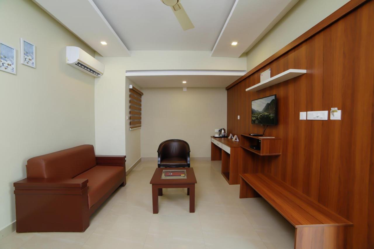 Sreepathi Indraprastha Hotel y Apartamentos con servicio Guruvāyūr Exterior foto