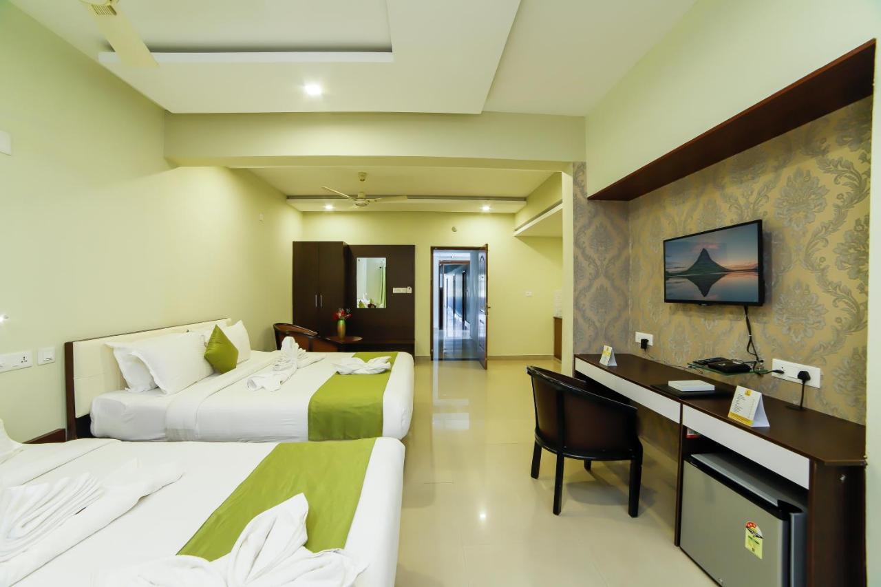 Sreepathi Indraprastha Hotel y Apartamentos con servicio Guruvāyūr Exterior foto
