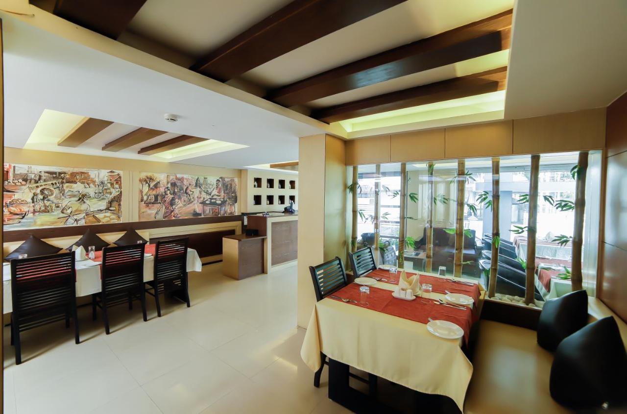 Sreepathi Indraprastha Hotel y Apartamentos con servicio Guruvāyūr Exterior foto