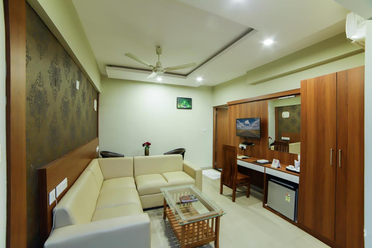 Sreepathi Indraprastha Hotel y Apartamentos con servicio Guruvāyūr Exterior foto