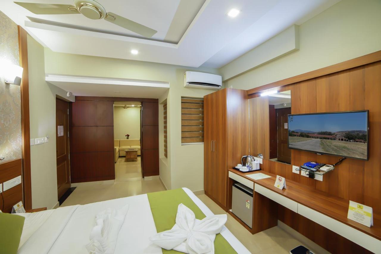 Sreepathi Indraprastha Hotel y Apartamentos con servicio Guruvāyūr Exterior foto