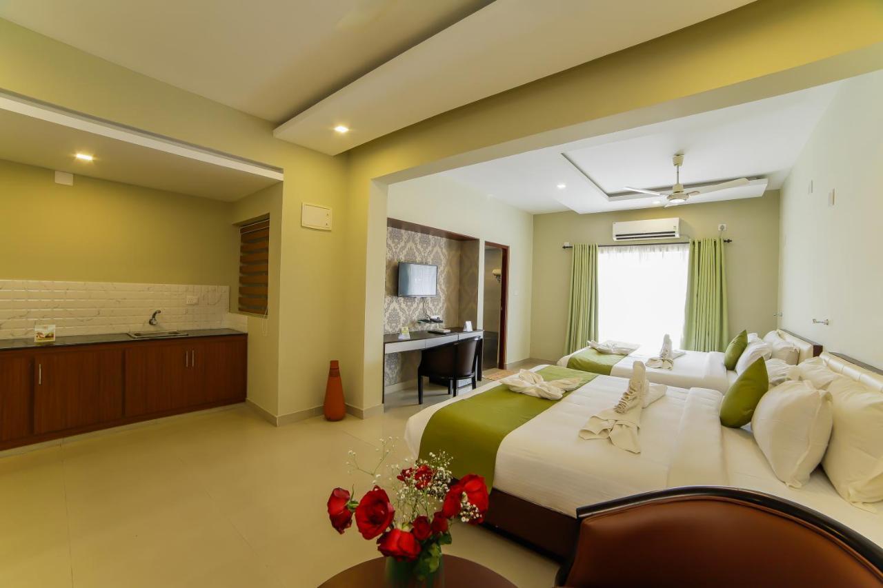 Sreepathi Indraprastha Hotel y Apartamentos con servicio Guruvāyūr Exterior foto