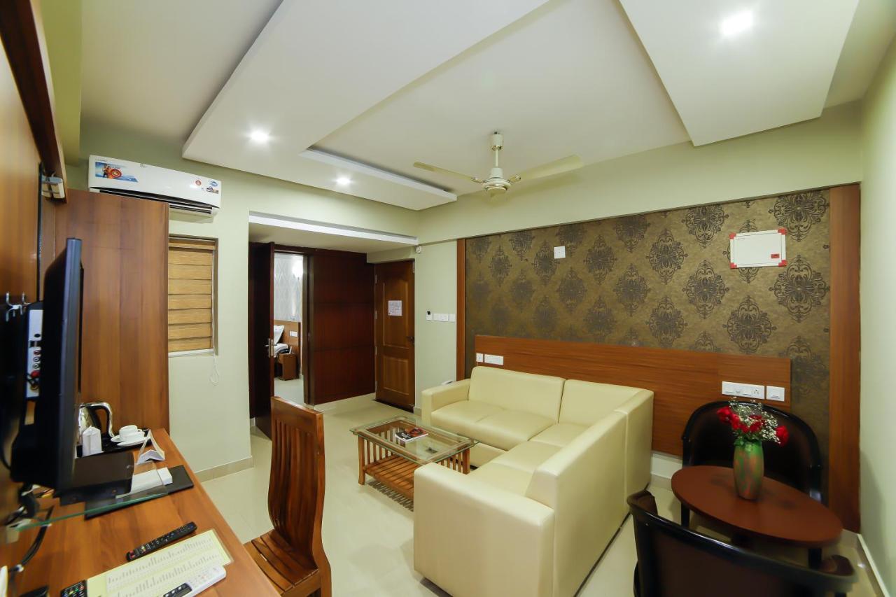 Sreepathi Indraprastha Hotel y Apartamentos con servicio Guruvāyūr Exterior foto