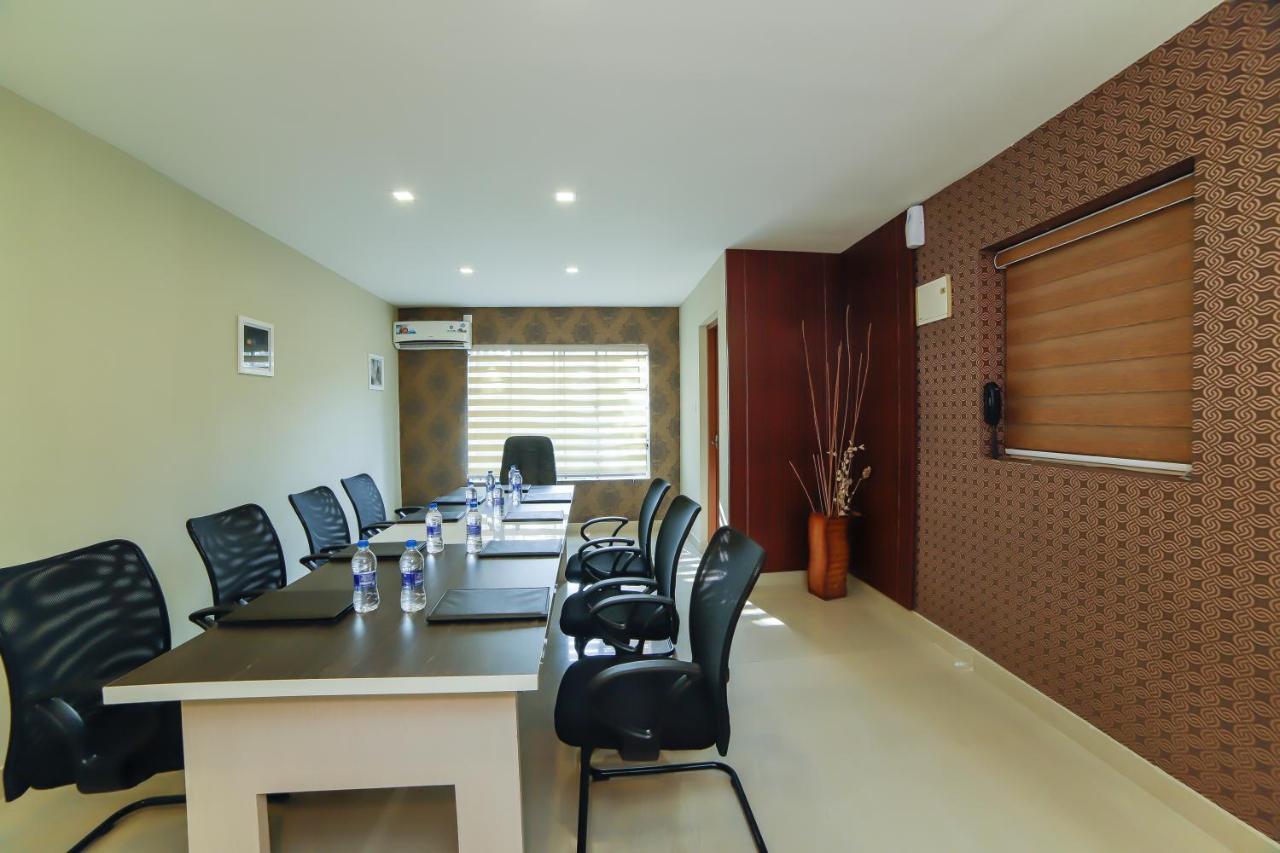 Sreepathi Indraprastha Hotel y Apartamentos con servicio Guruvāyūr Exterior foto