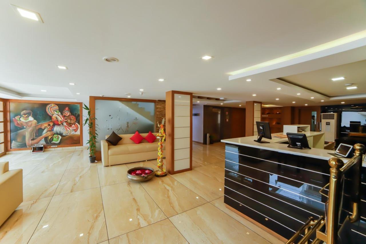 Sreepathi Indraprastha Hotel y Apartamentos con servicio Guruvāyūr Exterior foto