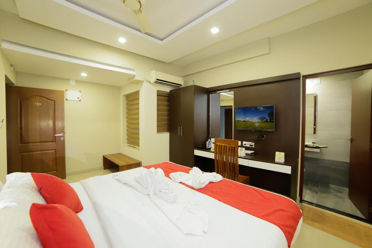 Sreepathi Indraprastha Hotel y Apartamentos con servicio Guruvāyūr Exterior foto