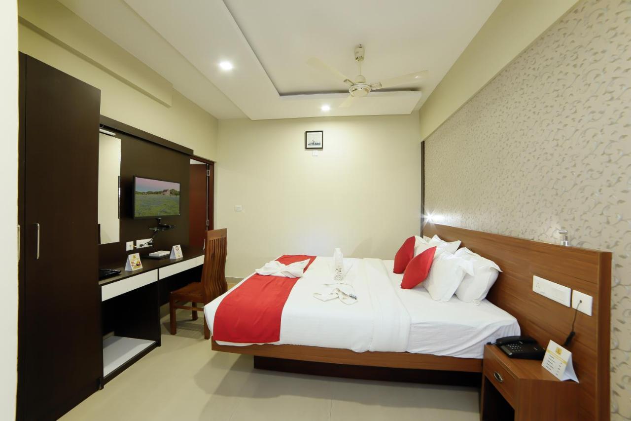 Sreepathi Indraprastha Hotel y Apartamentos con servicio Guruvāyūr Exterior foto