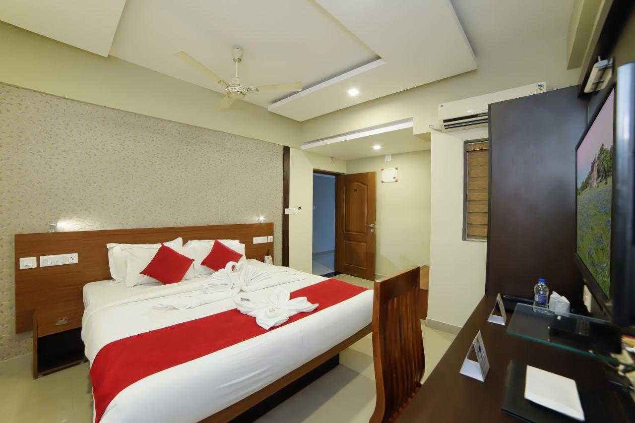 Sreepathi Indraprastha Hotel y Apartamentos con servicio Guruvāyūr Exterior foto
