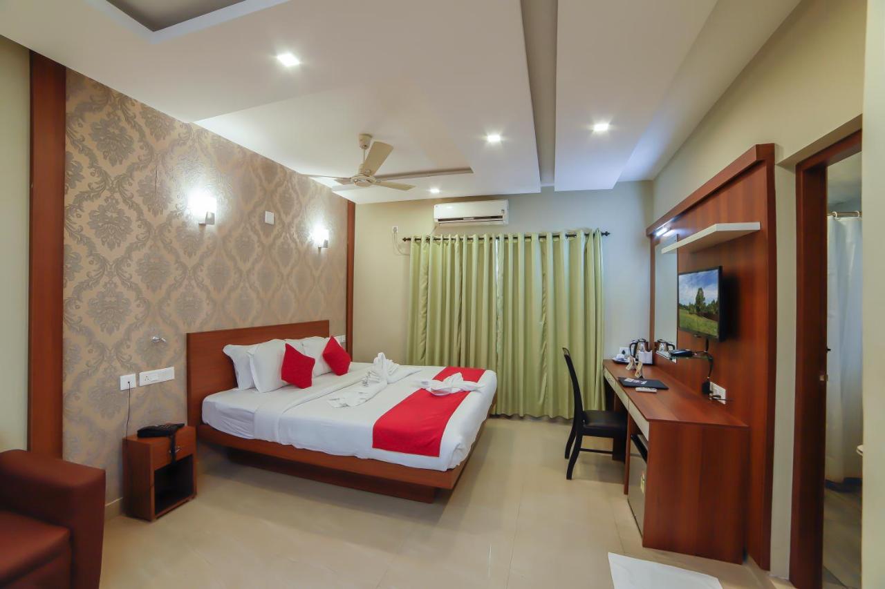 Sreepathi Indraprastha Hotel y Apartamentos con servicio Guruvāyūr Exterior foto