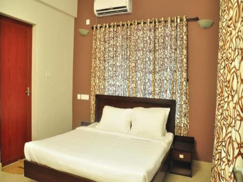 Sreepathi Indraprastha Hotel y Apartamentos con servicio Guruvāyūr Exterior foto