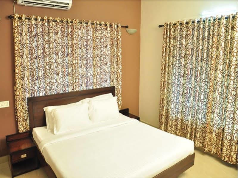 Sreepathi Indraprastha Hotel y Apartamentos con servicio Guruvāyūr Exterior foto