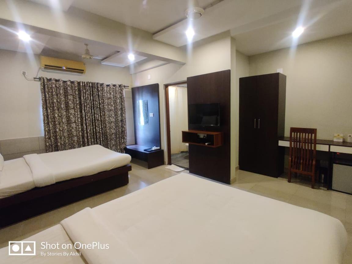 Sreepathi Indraprastha Hotel y Apartamentos con servicio Guruvāyūr Exterior foto