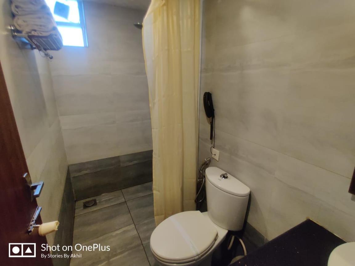 Sreepathi Indraprastha Hotel y Apartamentos con servicio Guruvāyūr Exterior foto