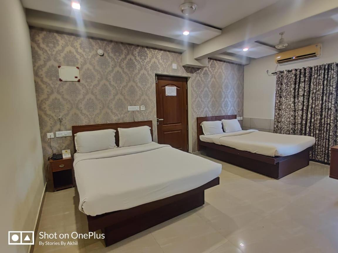 Sreepathi Indraprastha Hotel y Apartamentos con servicio Guruvāyūr Exterior foto